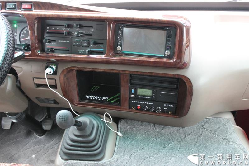 3月26日，安徽安凯汽车股份有限公司主办的“安凯美丽中国行”第三季在上海隆重启动。图为“安凯美丽中国行”启动仪式活动中展示的安凯客车内饰 