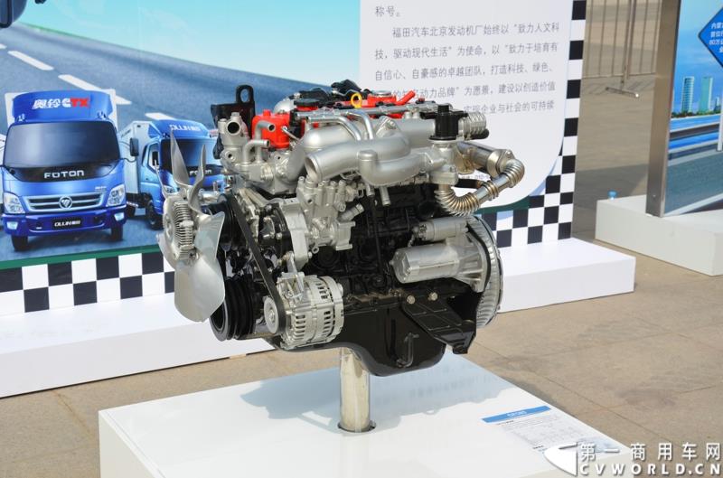 3月29日，由中国汽车联合会主办、江苏省汽车摩托车运动联合会承办的“图雅诺杯”-2015（第七届）福田奥铃中国勒芒轻卡耐力赛，在北京五棵松体育场隆重启动，这是原福田奥铃事业本部与原福田商务汽车事业本部整合为福田轻型商用车事业本部（LCV）之后的第一次集中亮相，也是中国轻卡第一赛事的再度续写。图为4JB1TDi柴油发动机