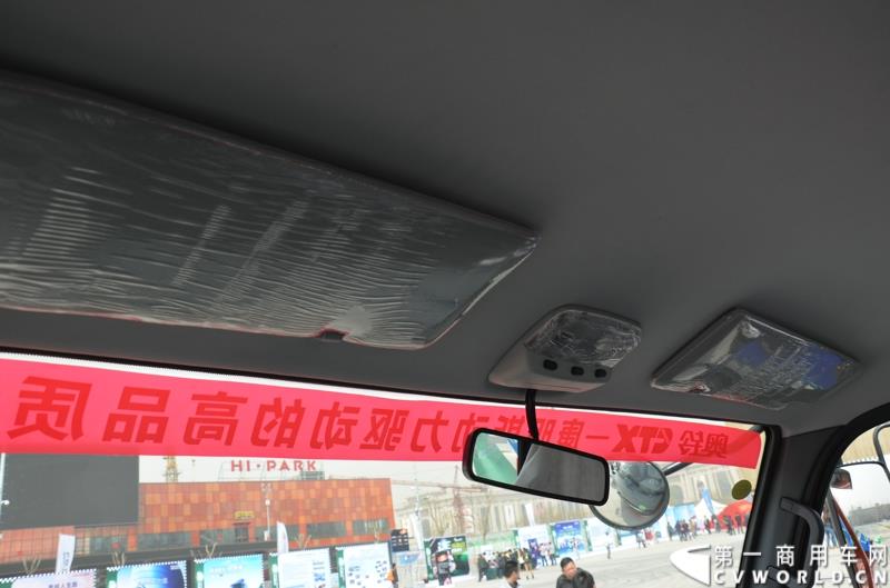 3月29日，由中国汽车联合会主办、江苏省汽车摩托车运动联合会承办的“图雅诺杯”-2015（第七届）福田奥铃中国勒芒轻卡耐力赛，在北京五棵松体育场隆重启动，这是原福田奥铃事业本部与原福田商务汽车事业本部整合为福田轻型商用车事业本部（LCV）之后的第一次集中亮相，也是中国轻卡第一赛事的再度续写。图为奥铃CTX 