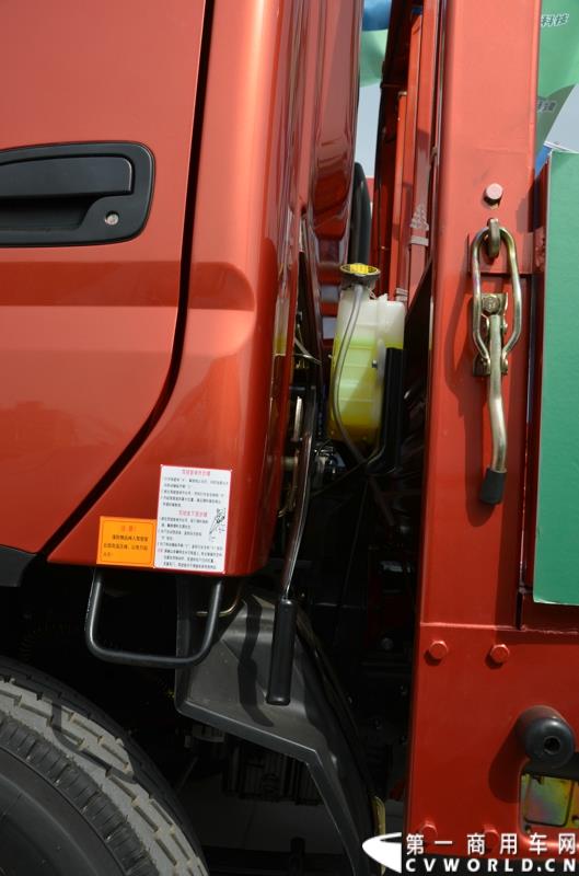 3月29日，由中国汽车联合会主办、江苏省汽车摩托车运动联合会承办的“图雅诺杯”-2015（第七届）福田奥铃中国勒芒轻卡耐力赛，在北京五棵松体育场隆重启动，这是原福田奥铃事业本部与原福田商务汽车事业本部整合为福田轻型商用车事业本部（LCV）之后的第一次集中亮相，也是中国轻卡第一赛事的再度续写。图为奥铃CTX 