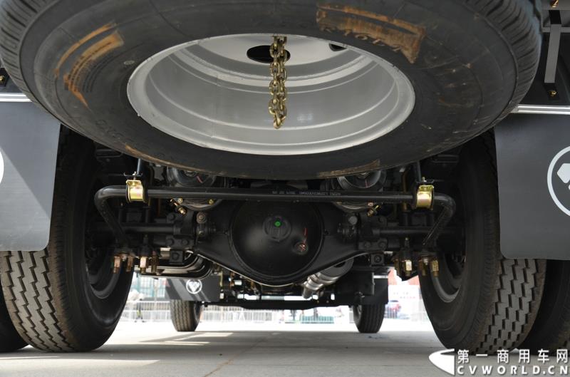 3月29日，由中国汽车联合会主办、江苏省汽车摩托车运动联合会承办的“图雅诺杯”-2015（第七届）福田奥铃中国勒芒轻卡耐力赛，在北京五棵松体育场隆重启动，这是原福田奥铃事业本部与原福田商务汽车事业本部整合为福田轻型商用车事业本部（LCV）之后的第一次集中亮相，也是中国轻卡第一赛事的再度续写。图为奥铃CTX 