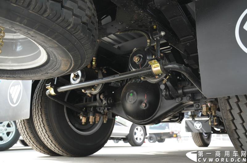 3月29日，由中国汽车联合会主办、江苏省汽车摩托车运动联合会承办的“图雅诺杯”-2015（第七届）福田奥铃中国勒芒轻卡耐力赛，在北京五棵松体育场隆重启动，这是原福田奥铃事业本部与原福田商务汽车事业本部整合为福田轻型商用车事业本部（LCV）之后的第一次集中亮相，也是中国轻卡第一赛事的再度续写。图为奥铃CTX 