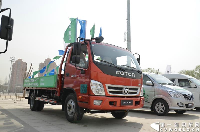 3月29日，由中国汽车联合会主办、江苏省汽车摩托车运动联合会承办的“图雅诺杯”-2015（第七届）福田奥铃中国勒芒轻卡耐力赛，在北京五棵松体育场隆重启动，这是原福田奥铃事业本部与原福田商务汽车事业本部整合为福田轻型商用车事业本部（LCV）之后的第一次集中亮相，也是中国轻卡第一赛事的再度续写。图为奥铃CTX 