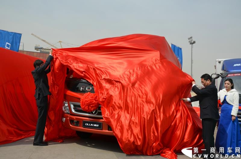 3月29日，由中国汽车联合会主办、江苏省汽车摩托车运动联合会承办的“图雅诺杯”-2015（第七届）福田奥铃中国勒芒轻卡耐力赛，在北京五棵松体育场隆重启动，这是原福田奥铃事业本部与原福田商务汽车事业本部整合为福田轻型商用车事业本部（LCV）之后的第一次集中亮相，也是中国轻卡第一赛事的再度续写。图为奥铃CTX 科技版揭幕 