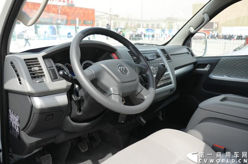 3月29日，由中国汽车联合会主办、江苏省汽车摩托车运动联合会承办的“图雅诺杯”-2015（第七届）福田奥铃中国勒芒轻卡耐力赛，在北京五棵松体育场隆重启动，这是原福田奥铃事业本部与原福田商务汽车事业本部整合为福田轻型商用车事业本部（LCV）之后的第一次集中亮相，也是中国轻卡第一赛事的再度续写。图为风景G7 