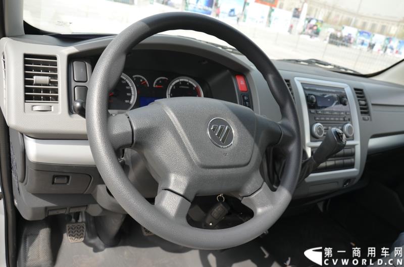 3月29日，由中国汽车联合会主办、江苏省汽车摩托车运动联合会承办的“图雅诺杯”-2015（第七届）福田奥铃中国勒芒轻卡耐力赛，在北京五棵松体育场隆重启动，这是原福田奥铃事业本部与原福田商务汽车事业本部整合为福田轻型商用车事业本部（LCV）之后的第一次集中亮相，也是中国轻卡第一赛事的再度续写。图为风景G7 