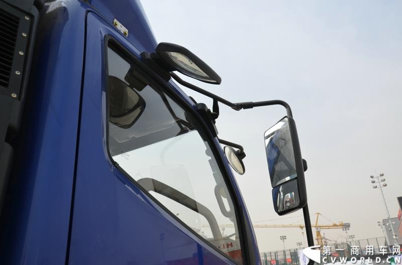 3月29日，由中国汽车联合会主办、江苏省汽车摩托车运动联合会承办的“图雅诺杯”-2015（第七届）福田奥铃中国勒芒轻卡耐力赛，在北京五棵松体育场隆重启动，这是原福田奥铃事业本部与原福田商务汽车事业本部整合为福田轻型商用车事业本部（LCV）之后的第一次集中亮相，也是中国轻卡第一赛事的再度续写。图为福田奥铃CTX 