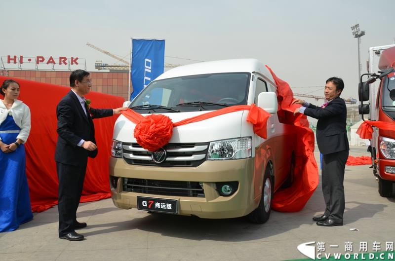 3月29日，由中国汽车联合会主办、江苏省汽车摩托车运动联合会承办的“图雅诺杯”-2015（第七届）福田奥铃中国勒芒轻卡耐力赛，在北京五棵松体育场隆重启动，这是原福田奥铃事业本部与原福田商务汽车事业本部整合为福田轻型商用车事业本部（LCV）之后的第一次集中亮相，也是中国轻卡第一赛事的再度续写。图为风景G7商运版揭幕 