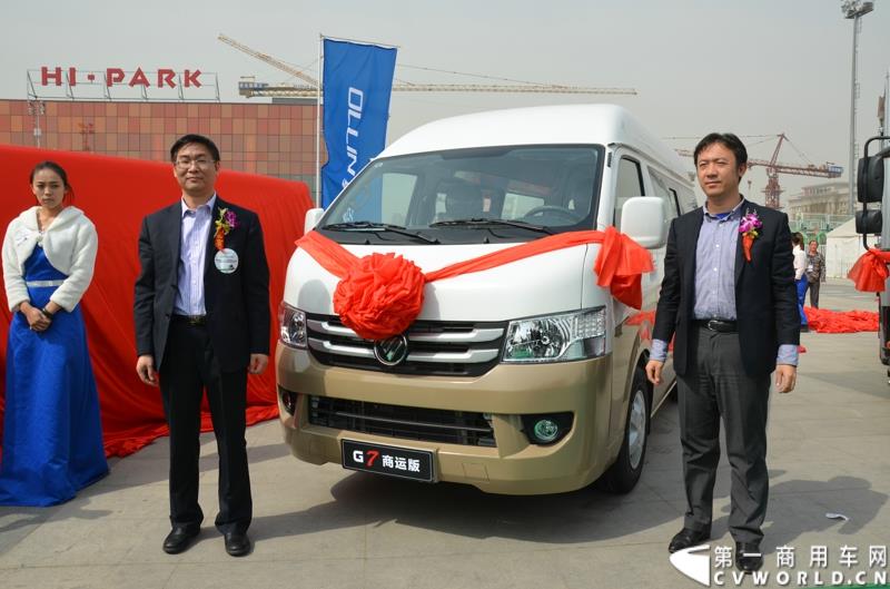3月29日，由中国汽车联合会主办、江苏省汽车摩托车运动联合会承办的“图雅诺杯”-2015（第七届）福田奥铃中国勒芒轻卡耐力赛，在北京五棵松体育场隆重启动，这是原福田奥铃事业本部与原福田商务汽车事业本部整合为福田轻型商用车事业本部（LCV）之后的第一次集中亮相，也是中国轻卡第一赛事的再度续写。图为风景G7商运版揭幕 