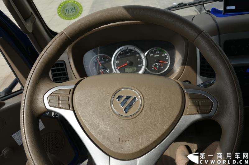 3月29日，由中国汽车联合会主办、江苏省汽车摩托车运动联合会承办的“图雅诺杯”-2015（第七届）福田奥铃中国勒芒轻卡耐力赛，在北京五棵松体育场隆重启动，这是原福田奥铃事业本部与原福田商务汽车事业本部整合为福田轻型商用车事业本部（LCV）之后的第一次集中亮相，也是中国轻卡第一赛事的再度续写。图为福田奥铃CTX 