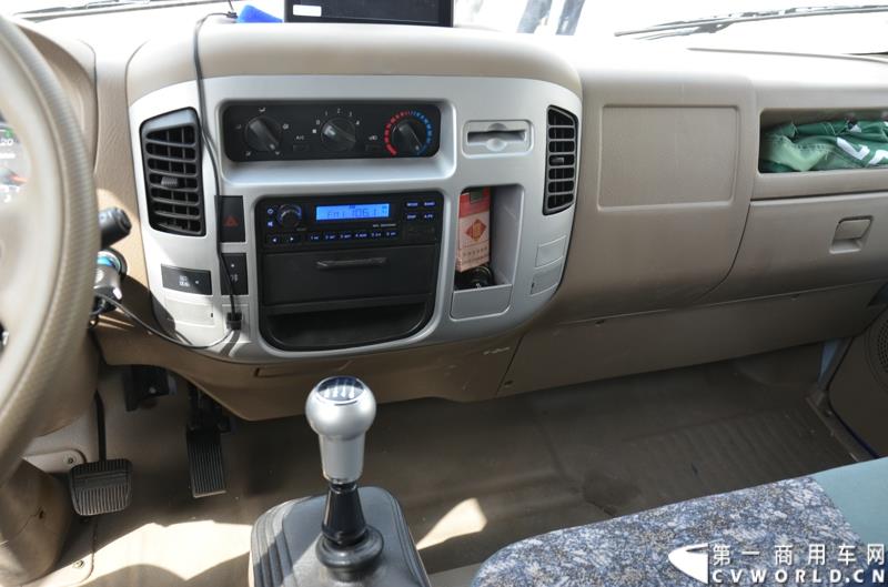 3月29日，由中国汽车联合会主办、江苏省汽车摩托车运动联合会承办的“图雅诺杯”-2015（第七届）福田奥铃中国勒芒轻卡耐力赛，在北京五棵松体育场隆重启动，这是原福田奥铃事业本部与原福田商务汽车事业本部整合为福田轻型商用车事业本部（LCV）之后的第一次集中亮相，也是中国轻卡第一赛事的再度续写。图为福田奥铃CTX 