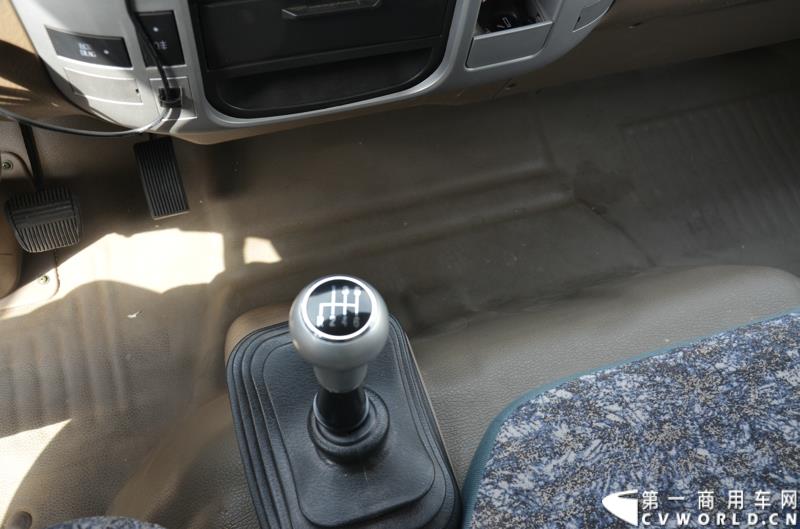 3月29日，由中国汽车联合会主办、江苏省汽车摩托车运动联合会承办的“图雅诺杯”-2015（第七届）福田奥铃中国勒芒轻卡耐力赛，在北京五棵松体育场隆重启动，这是原福田奥铃事业本部与原福田商务汽车事业本部整合为福田轻型商用车事业本部（LCV）之后的第一次集中亮相，也是中国轻卡第一赛事的再度续写。图为福田奥铃CTX 