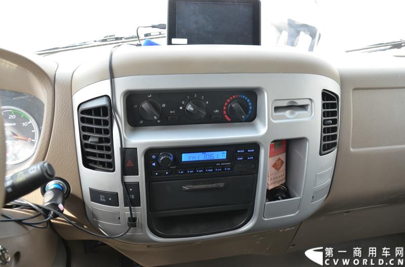 3月29日，由中国汽车联合会主办、江苏省汽车摩托车运动联合会承办的“图雅诺杯”-2015（第七届）福田奥铃中国勒芒轻卡耐力赛，在北京五棵松体育场隆重启动，这是原福田奥铃事业本部与原福田商务汽车事业本部整合为福田轻型商用车事业本部（LCV）之后的第一次集中亮相，也是中国轻卡第一赛事的再度续写。图为福田奥铃CTX 