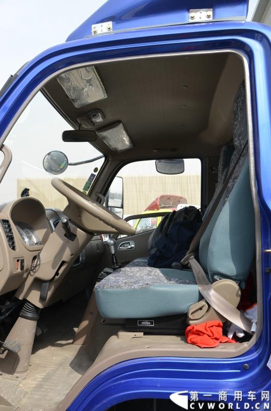 3月29日，由中国汽车联合会主办、江苏省汽车摩托车运动联合会承办的“图雅诺杯”-2015（第七届）福田奥铃中国勒芒轻卡耐力赛，在北京五棵松体育场隆重启动，这是原福田奥铃事业本部与原福田商务汽车事业本部整合为福田轻型商用车事业本部（LCV）之后的第一次集中亮相，也是中国轻卡第一赛事的再度续写。图为福田奥铃CTX 