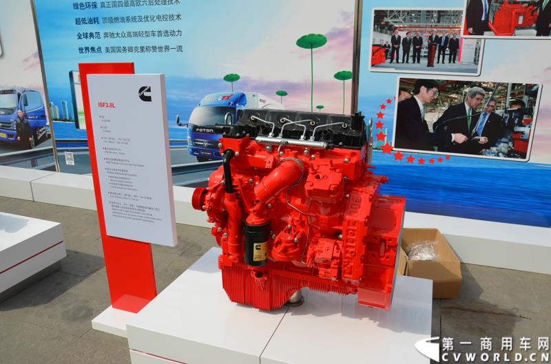3月29日，由中国汽车联合会主办、江苏省汽车摩托车运动联合会承办的“图雅诺杯”-2015（第七届）福田奥铃中国勒芒轻卡耐力赛，在北京五棵松体育场隆重启动，这是原福田奥铃事业本部与原福田商务汽车事业本部整合为福田轻型商用车事业本部（LCV）之后的第一次集中亮相，也是中国轻卡第一赛事的再度续写。图为福田康明斯ISF3.8L发动机 