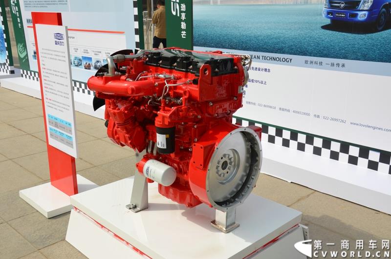 3月29日，由中国汽车联合会主办、江苏省汽车摩托车运动联合会承办的“图雅诺杯”-2015（第七届）福田奥铃中国勒芒轻卡耐力赛，在北京五棵松体育场隆重启动，这是原福田奥铃事业本部与原福田商务汽车事业本部整合为福田轻型商用车事业本部（LCV）之后的第一次集中亮相，也是中国轻卡第一赛事的再度续写。图为雷沃动力 