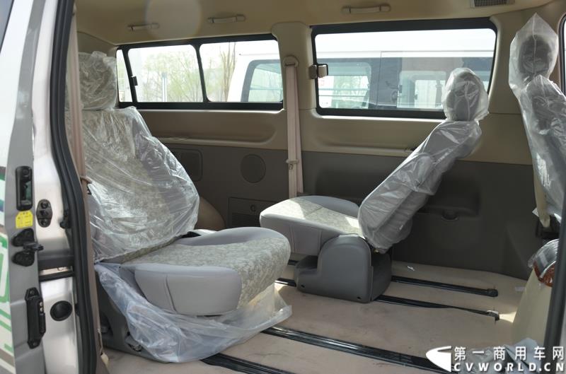 3月29日，由中国汽车联合会主办、江苏省汽车摩托车运动联合会承办的“图雅诺杯”-2015（第七届）福田奥铃中国勒芒轻卡耐力赛，在北京五棵松体育场隆重启动，这是原福田奥铃事业本部与原福田商务汽车事业本部整合为福田轻型商用车事业本部（LCV）之后的第一次集中亮相，也是中国轻卡第一赛事的再度续写。图为蒙派克E 