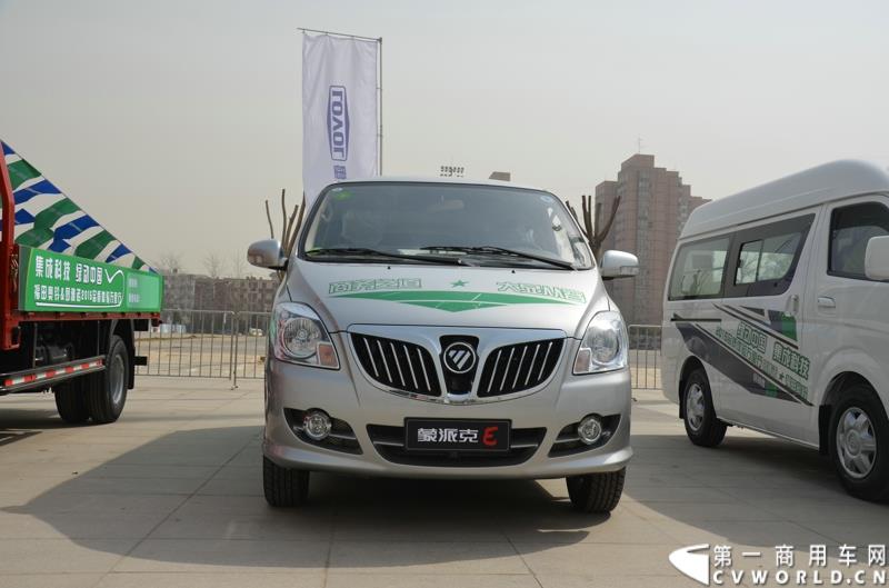 3月29日，由中国汽车联合会主办、江苏省汽车摩托车运动联合会承办的“图雅诺杯”-2015（第七届）福田奥铃中国勒芒轻卡耐力赛，在北京五棵松体育场隆重启动，这是原福田奥铃事业本部与原福田商务汽车事业本部整合为福田轻型商用车事业本部（LCV）之后的第一次集中亮相，也是中国轻卡第一赛事的再度续写。图为蒙派克E 