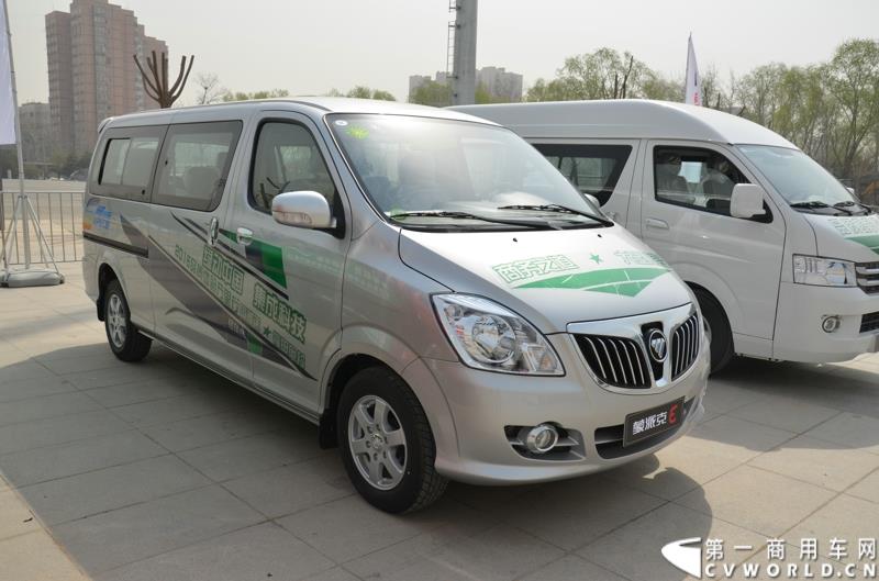 3月29日，由中国汽车联合会主办、江苏省汽车摩托车运动联合会承办的“图雅诺杯”-2015（第七届）福田奥铃中国勒芒轻卡耐力赛，在北京五棵松体育场隆重启动，这是原福田奥铃事业本部与原福田商务汽车事业本部整合为福田轻型商用车事业本部（LCV）之后的第一次集中亮相，也是中国轻卡第一赛事的再度续写。图为蒙派克E 