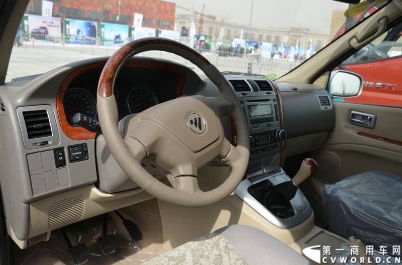 3月29日，由中国汽车联合会主办、江苏省汽车摩托车运动联合会承办的“图雅诺杯”-2015（第七届）福田奥铃中国勒芒轻卡耐力赛，在北京五棵松体育场隆重启动，这是原福田奥铃事业本部与原福田商务汽车事业本部整合为福田轻型商用车事业本部（LCV）之后的第一次集中亮相，也是中国轻卡第一赛事的再度续写。图为蒙派克E 