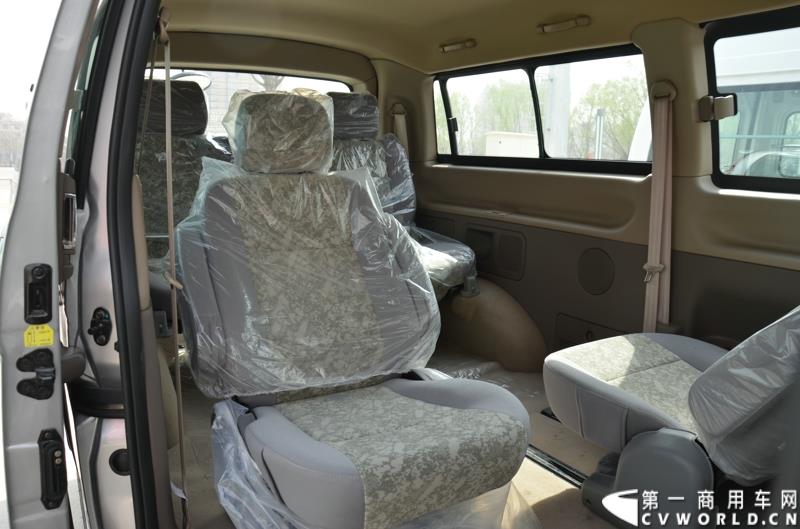 3月29日，由中国汽车联合会主办、江苏省汽车摩托车运动联合会承办的“图雅诺杯”-2015（第七届）福田奥铃中国勒芒轻卡耐力赛，在北京五棵松体育场隆重启动，这是原福田奥铃事业本部与原福田商务汽车事业本部整合为福田轻型商用车事业本部（LCV）之后的第一次集中亮相，也是中国轻卡第一赛事的再度续写。图为蒙派克E 