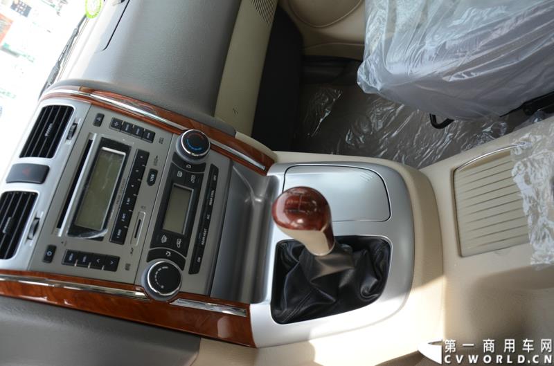 3月29日，由中国汽车联合会主办、江苏省汽车摩托车运动联合会承办的“图雅诺杯”-2015（第七届）福田奥铃中国勒芒轻卡耐力赛，在北京五棵松体育场隆重启动，这是原福田奥铃事业本部与原福田商务汽车事业本部整合为福田轻型商用车事业本部（LCV）之后的第一次集中亮相，也是中国轻卡第一赛事的再度续写。图为蒙派克E 