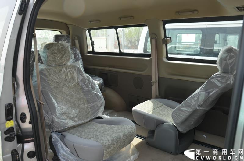 3月29日，由中国汽车联合会主办、江苏省汽车摩托车运动联合会承办的“图雅诺杯”-2015（第七届）福田奥铃中国勒芒轻卡耐力赛，在北京五棵松体育场隆重启动，这是原福田奥铃事业本部与原福田商务汽车事业本部整合为福田轻型商用车事业本部（LCV）之后的第一次集中亮相，也是中国轻卡第一赛事的再度续写。图为蒙派克E 