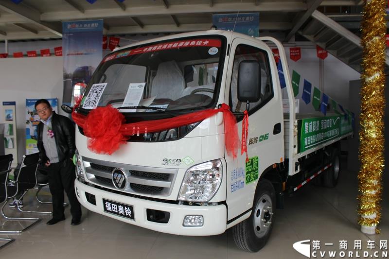 4月10日下午，“科技奥铃 绿动中国 福田汽车奥铃品牌国四轻卡品鉴会”活动在呼和浩特市超然奥铃4S店举行。“科技奥铃 绿动中国 福田汽车奥铃品牌国四轻卡品鉴会”活动现场