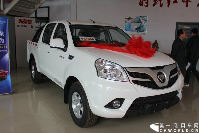 4月10日下午，“科技奥铃 绿动中国 福田汽车奥铃品牌国四轻卡品鉴会”活动在呼和浩特市超然奥铃4S店举行。“科技奥铃 绿动中国 福田汽车奥铃品牌国四轻卡品鉴会”活动现场