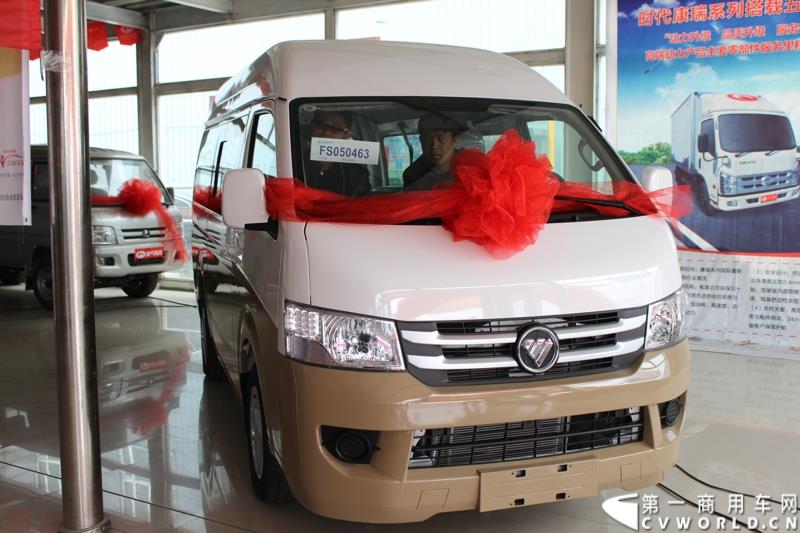 4月10日下午，“科技奥铃 绿动中国 福田汽车奥铃品牌国四轻卡品鉴会”活动在呼和浩特市超然奥铃4S店举行。“科技奥铃 绿动中国 福田汽车奥铃品牌国四轻卡品鉴会”活动现场