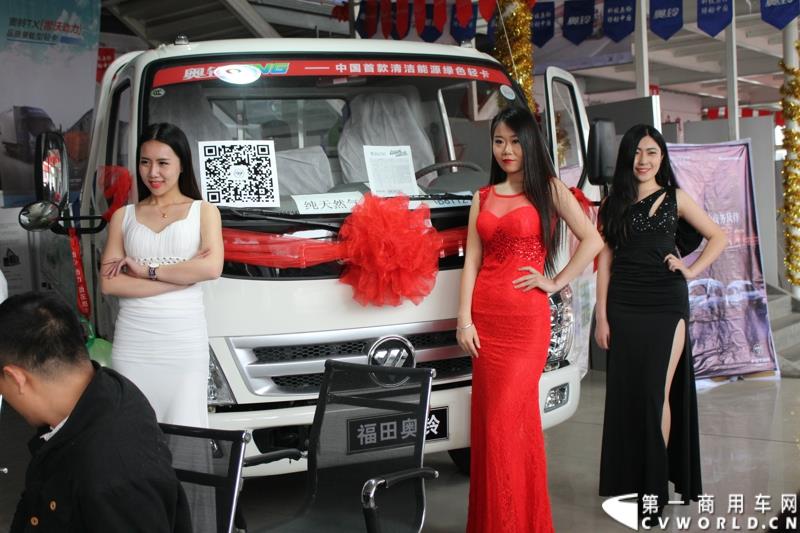 4月10日下午，“科技奥铃 绿动中国 福田汽车奥铃品牌国四轻卡品鉴会”活动在呼和浩特市超然奥铃4S店举行。“科技奥铃 绿动中国 福田汽车奥铃品牌国四轻卡品鉴会”活动现场