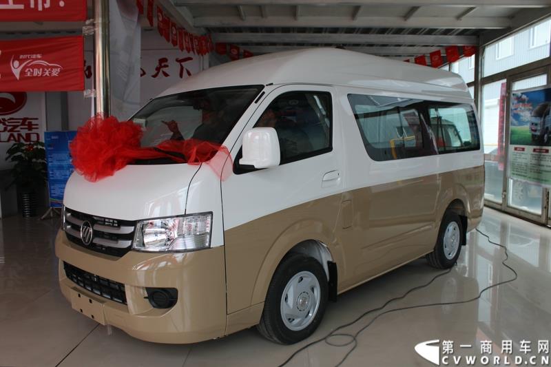 4月10日下午，“科技奥铃 绿动中国 福田汽车奥铃品牌国四轻卡品鉴会”活动在呼和浩特市超然奥铃4S店举行。“科技奥铃 绿动中国 福田汽车奥铃品牌国四轻卡品鉴会”活动现场