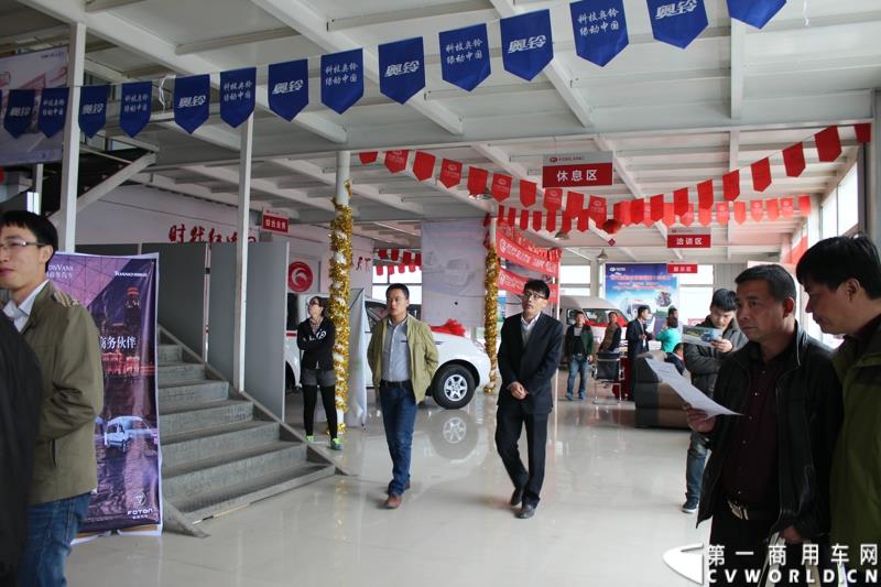 4月10日下午，“科技奥铃 绿动中国 福田汽车奥铃品牌国四轻卡品鉴会”活动在呼和浩特市超然奥铃4S店举行。“科技奥铃 绿动中国 福田汽车奥铃品牌国四轻卡品鉴会”活动现场