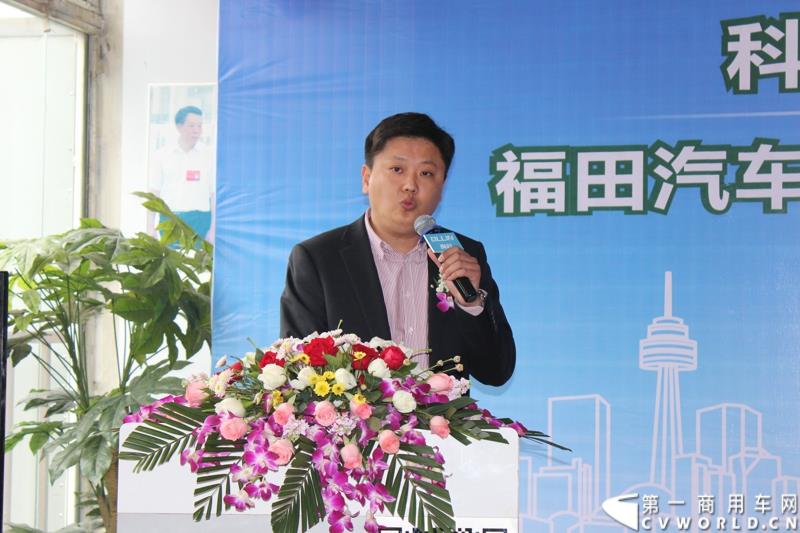 4月10日下午，“科技奥铃 绿动中国 福田汽车奥铃品牌国四轻卡品鉴会”活动在呼和浩特市超然奥铃4S店举行。图为“科技奥铃 绿动中国 福田汽车奥铃品牌国四轻卡品鉴会”活动现场北汽福田高层领导致辞 