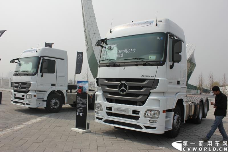 4月10日，梅赛德斯-奔驰牵引车T.C.O.运盈智汇升级品鉴会暨国五产品发布仪式在北京隆重举行，该活动的启幕，标志着T.C.O.运盈智汇于2015年正式推出全面升级版。符合国五排放标准的BlueTec 5版Actros也在活动现场亮相。图为符合国五排放标准的BlueTec 5版Actros 