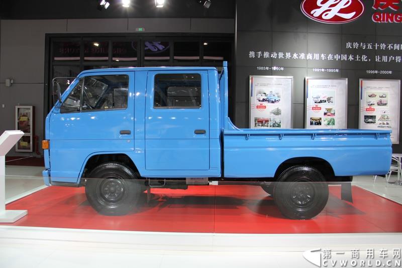 第十六届上海国际汽车工业展览会在国家会展中心（上海）隆重启幕，庆铃汽车股份有限公司以“铸就经典 引领价值”为主题，携旗下五十铃系列轻型商用车、中型商用车、重型商用车、皮卡车全系产品，共7款车型参展。图为五十铃630轻型商用车