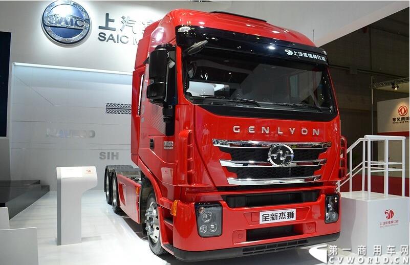 4月20日，在第十六上海国际车展上，上汽依维柯红岩商用车有限公司汇聚中意智慧，定位高端物流运输标杆，全面升级的全新杰狮亮相上海车展。图为红岩杰狮480 6x4牵引车