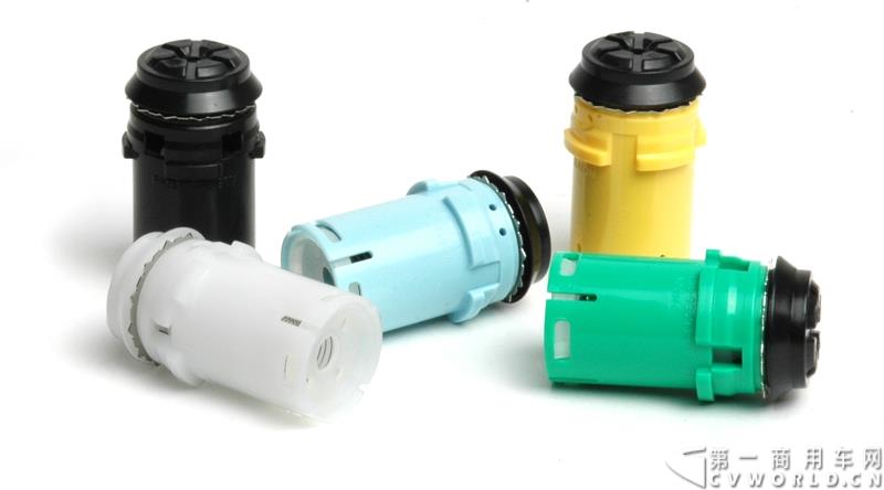 上海—动力管理公司伊顿，在第十六届上海国际汽车工业展览会（2015上海国际车展）上发布了专为中国市场设计的12挡机械式自动变速箱——捷驱。图为伊顿ORVR系统燃油限制排气阀 法兰固定翻转保护阀