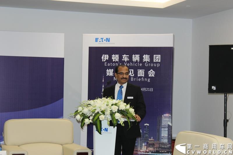 上海—动力管理公司伊顿，在第十六届上海国际汽车工业展览会（2015上海国际车展）上发布了专为中国市场设计的12挡机械式自动变速箱——捷驱。图为伊顿车辆集团亚太区总裁柯睿山在媒体见面会上致辞