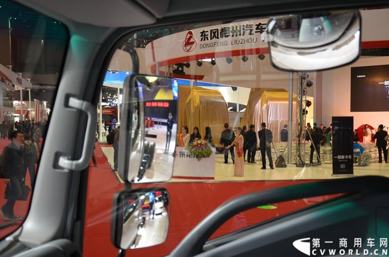 4月20日，第十六届上海国际车展盛大开幕，中国商用车行业领军品牌江淮轻型商用车携帅铃全系产品及最新国五动力集体参展，帅铃轻卡、帅铃X小卡、帅铃威司达中卡、帅铃T6皮卡等多款明星产品以城市物流专家集群形象亮相。图为帅铃H宽体轻卡 