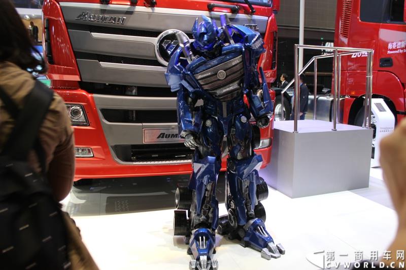 4月20日，在第16届上海国际汽车工业展览会（下称“上海国际车展”）媒体日第一天，北京福田戴姆勒汽车有限公司在其展台举行了