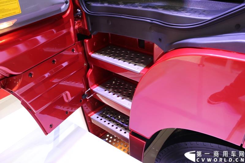 4月20日，在第16届上海国际汽车工业展览会（下称“上海国际车展”）媒体日第一天，北京福田戴姆勒汽车有限公司在其展台举行了