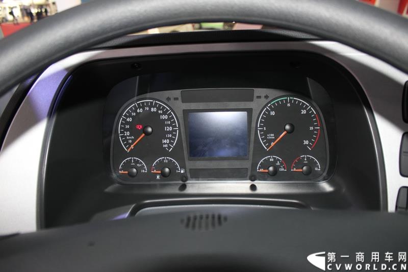 4月20日，在第16届上海国际汽车工业展览会（下称“上海国际车展”）媒体日第一天，北京福田戴姆勒汽车有限公司在其展台举行了