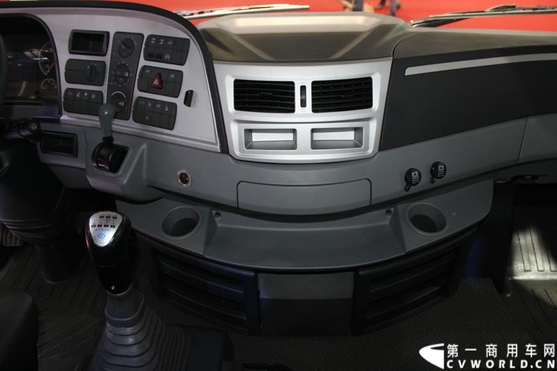 4月20日，在第16届上海国际汽车工业展览会（下称“上海国际车展”）媒体日第一天，北京福田戴姆勒汽车有限公司在其展台举行了