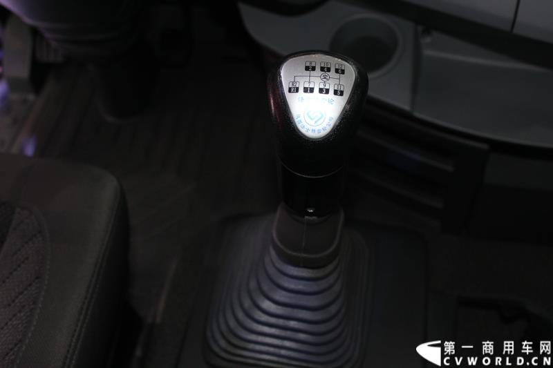 4月20日，在第16届上海国际汽车工业展览会（下称“上海国际车展”）媒体日第一天，北京福田戴姆勒汽车有限公司在其展台举行了