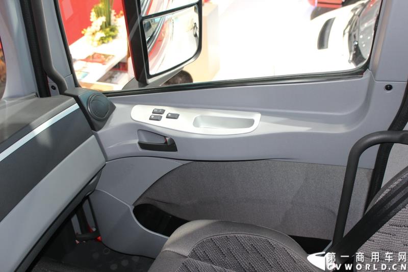 4月20日，在第16届上海国际汽车工业展览会（下称“上海国际车展”）媒体日第一天，北京福田戴姆勒汽车有限公司在其展台举行了