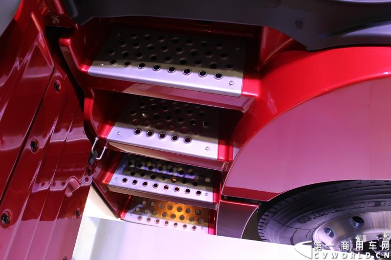 4月20日，在第16届上海国际汽车工业展览会（下称“上海国际车展”）媒体日第一天，北京福田戴姆勒汽车有限公司在其展台举行了