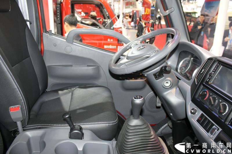 4月20日，在第16届上海国际汽车工业展览会（下称“上海国际车展”）媒体日第一天，北京福田戴姆勒汽车有限公司在其展台举行了