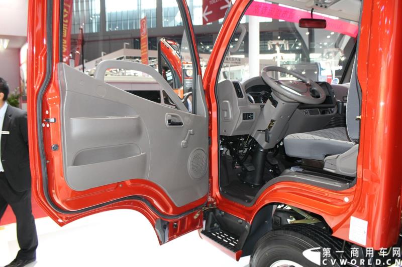 4月20日，在第16届上海国际汽车工业展览会（下称“上海国际车展”）媒体日第一天，北京福田戴姆勒汽车有限公司在其展台举行了