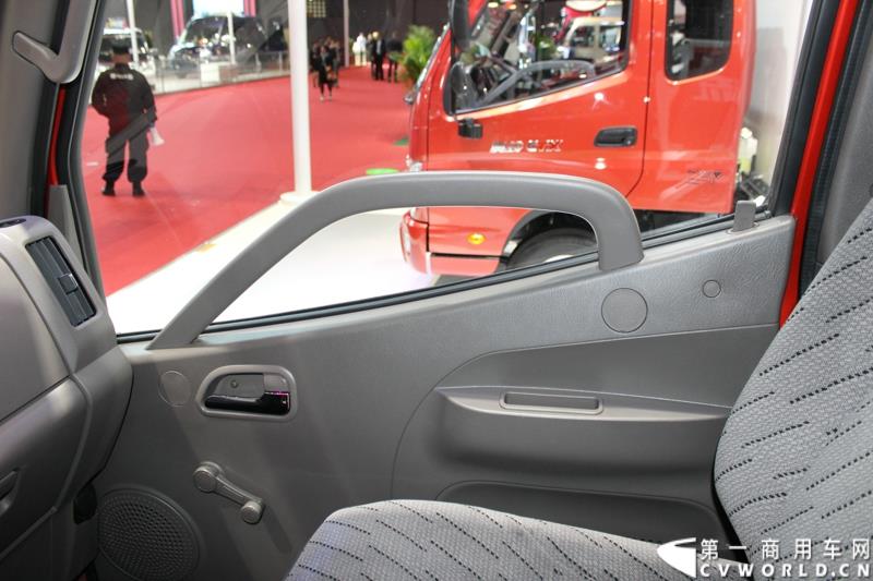 4月20日，在第16届上海国际汽车工业展览会（下称“上海国际车展”）媒体日第一天，北京福田戴姆勒汽车有限公司在其展台举行了